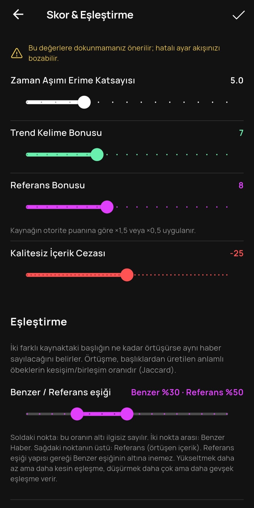 Ayarlar içindeki Skor & Eşleştirme sayfası: erime katsayısı, trend ve referans bonusu, düşük kalite cezası kaydırıcıları ve en altta Benzer ile Referans eşiklerini taşıyan çift uçlu bir kaydırıcı.